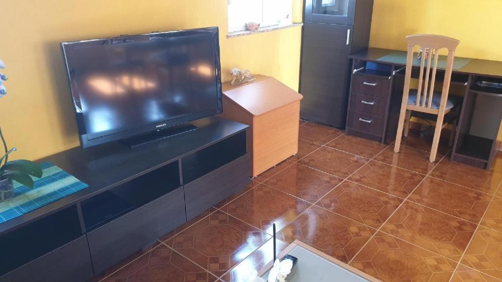 Apartments Roses Dobrinj Ngoại thất bức ảnh