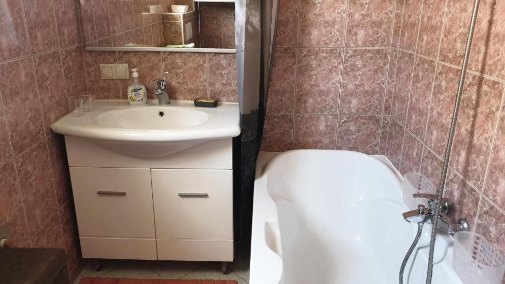 Apartments Roses Dobrinj Ngoại thất bức ảnh