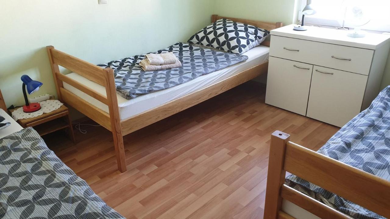 Apartments Roses Dobrinj Ngoại thất bức ảnh