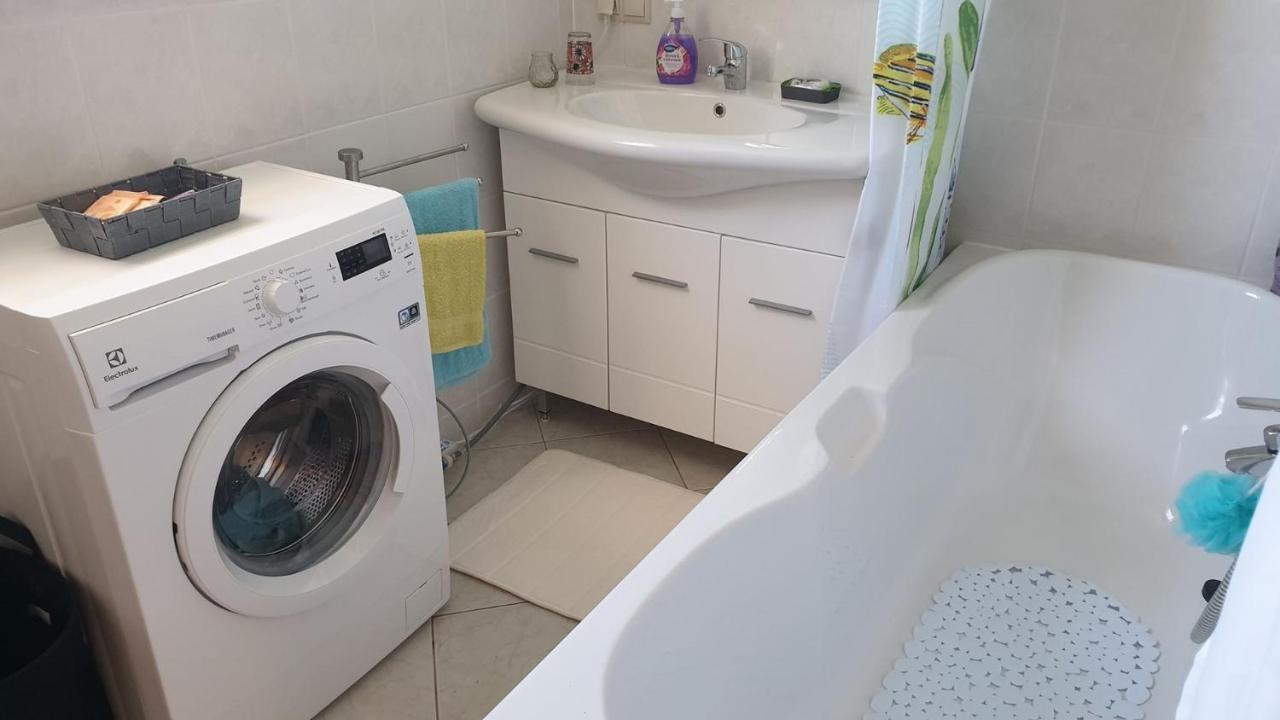 Apartments Roses Dobrinj Ngoại thất bức ảnh