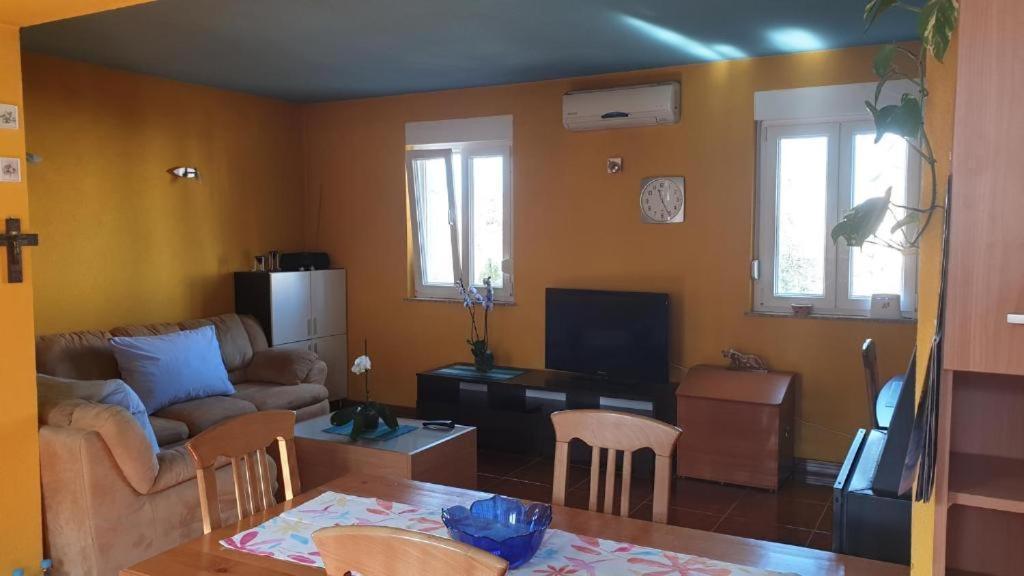 Apartments Roses Dobrinj Ngoại thất bức ảnh