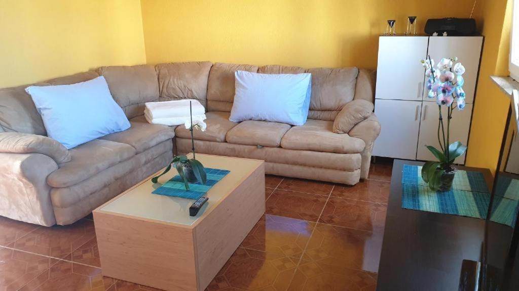 Apartments Roses Dobrinj Ngoại thất bức ảnh