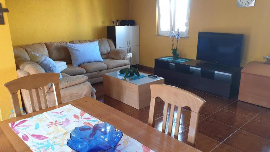 Apartments Roses Dobrinj Ngoại thất bức ảnh
