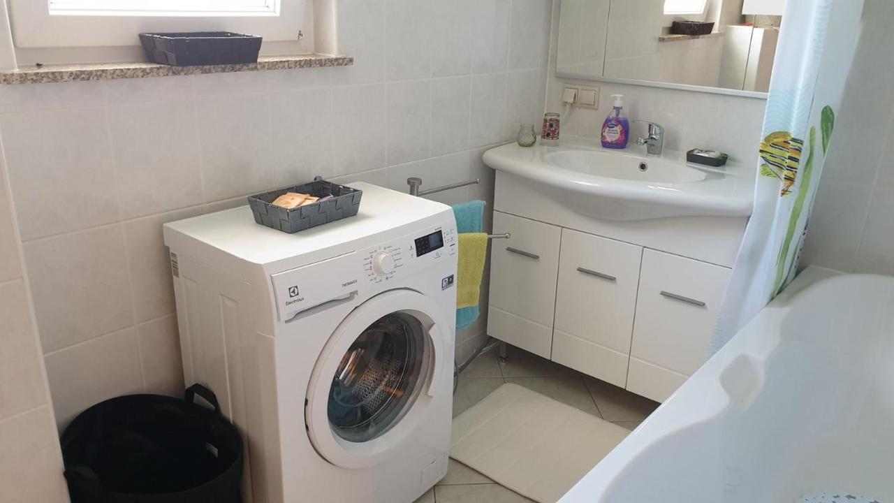 Apartments Roses Dobrinj Ngoại thất bức ảnh