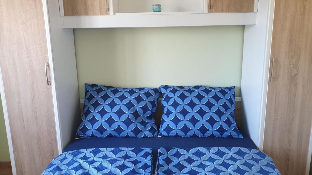 Apartments Roses Dobrinj Ngoại thất bức ảnh